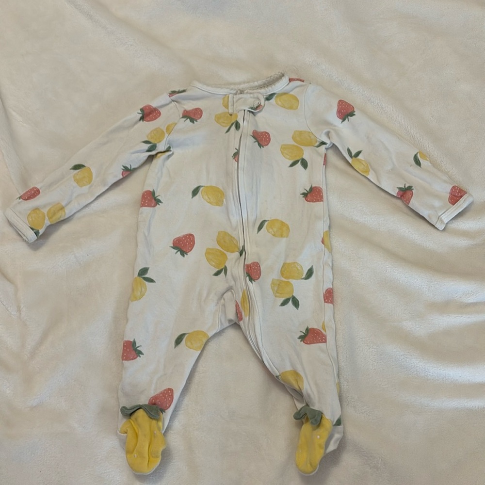 ✨Carters 3mo lemon and strawberry footed sleeper✨